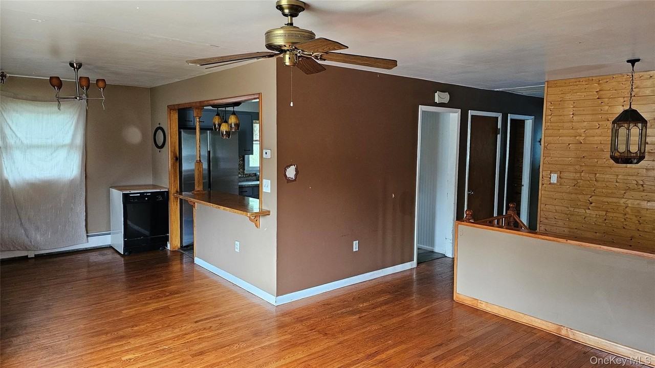 225 Monhagen Ave - Photo 2 of 19