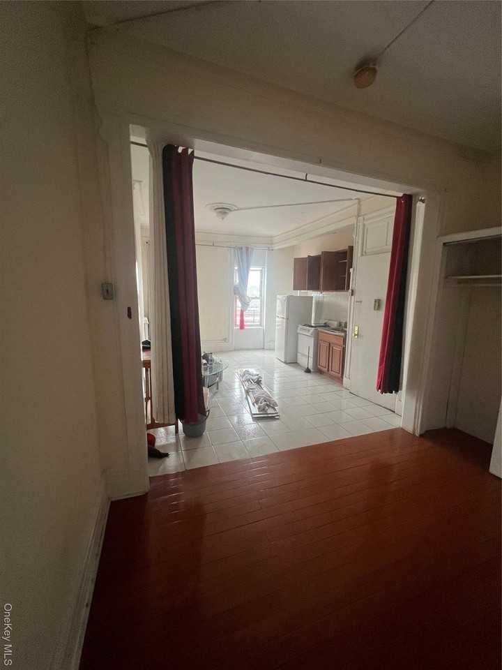 974 Jamaica Ave - Photo 4 of 12