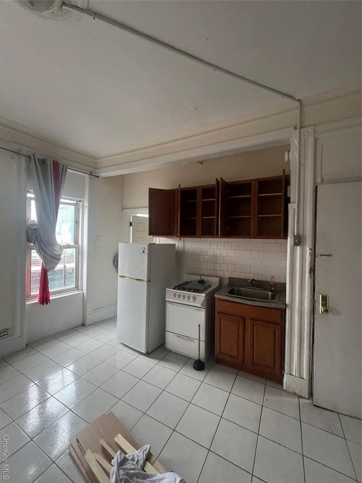 974 Jamaica Ave - Photo 5 of 12