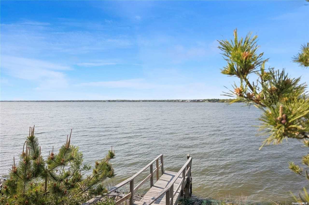 298 Dune Rd - Photo 3 of 26