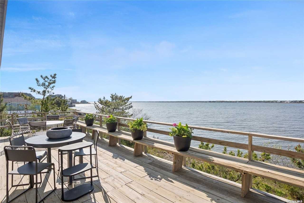 298 Dune Rd - Photo 4 of 26