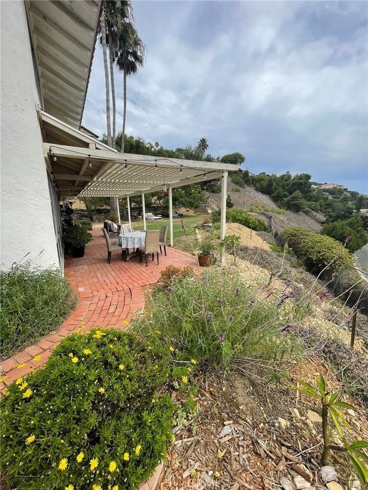 31310 Eaglehaven Cir - Photo 3 of 12