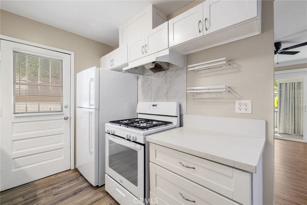 904 1st St Apt 2 - Photo 6 of 25