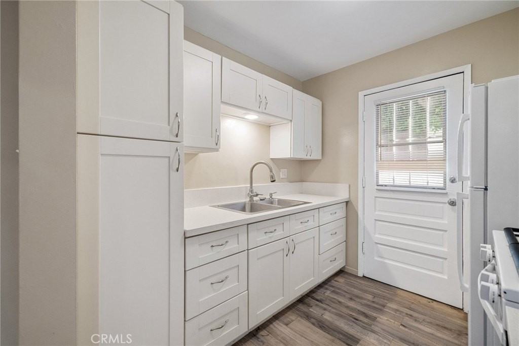 904 1st St Apt 2 - Photo 7 of 25