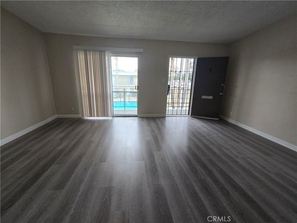 2025 E Whiting Ave #G - Photo 3 of 6