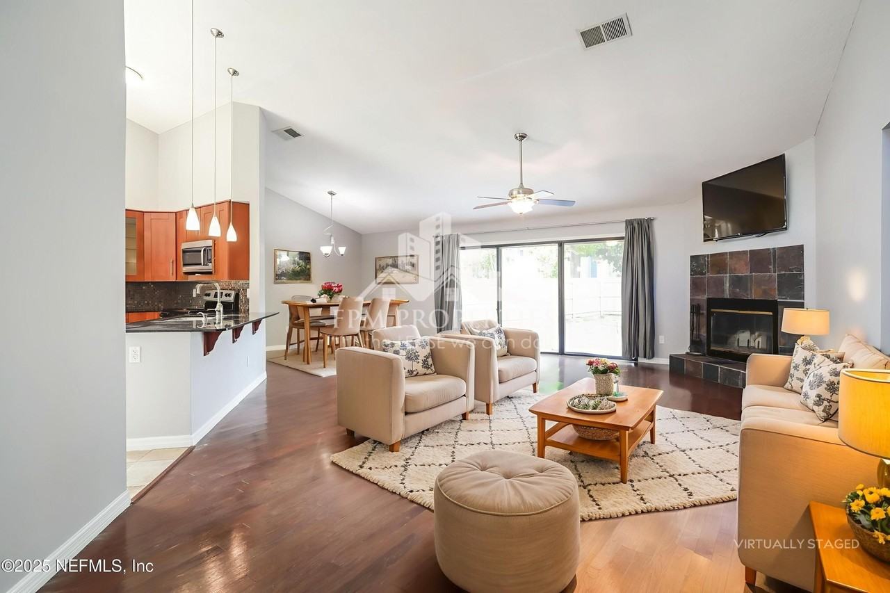 8038 Loch Lomond Ln - Photo 5 of 19