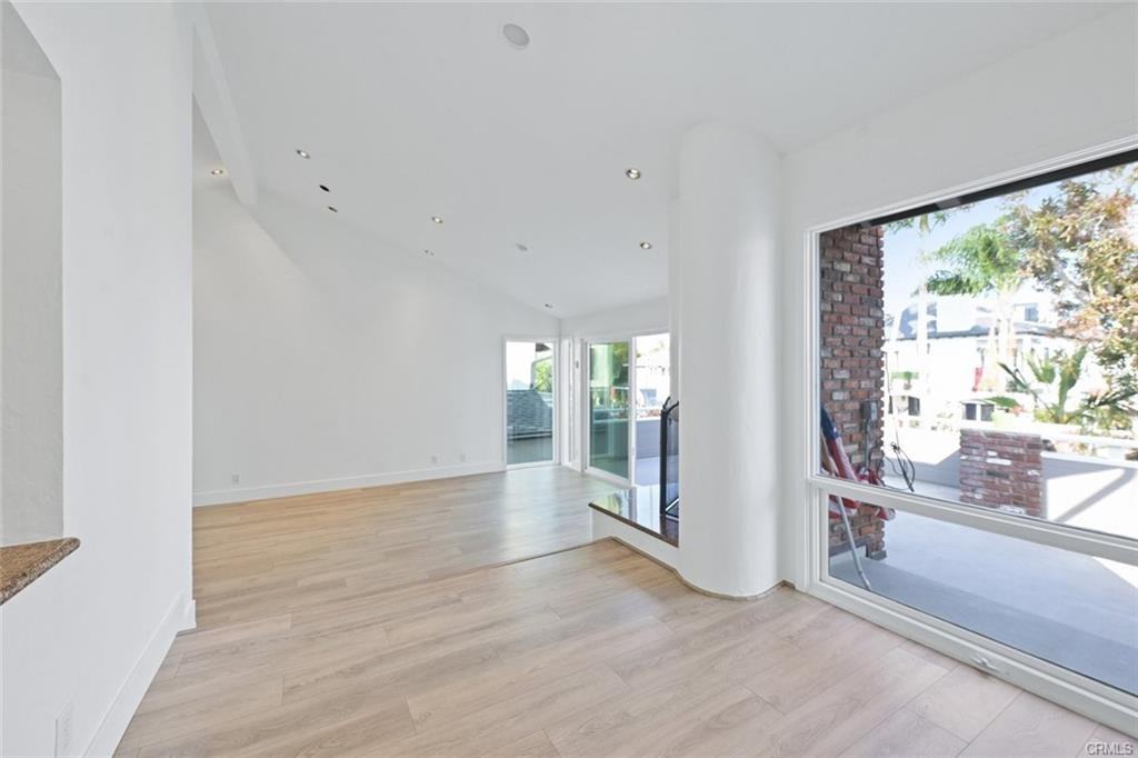 411 Goldenrod Ave #B - Photo 2 of 8