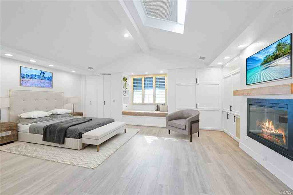 411 Goldenrod Ave #B - Photo 7 of 8