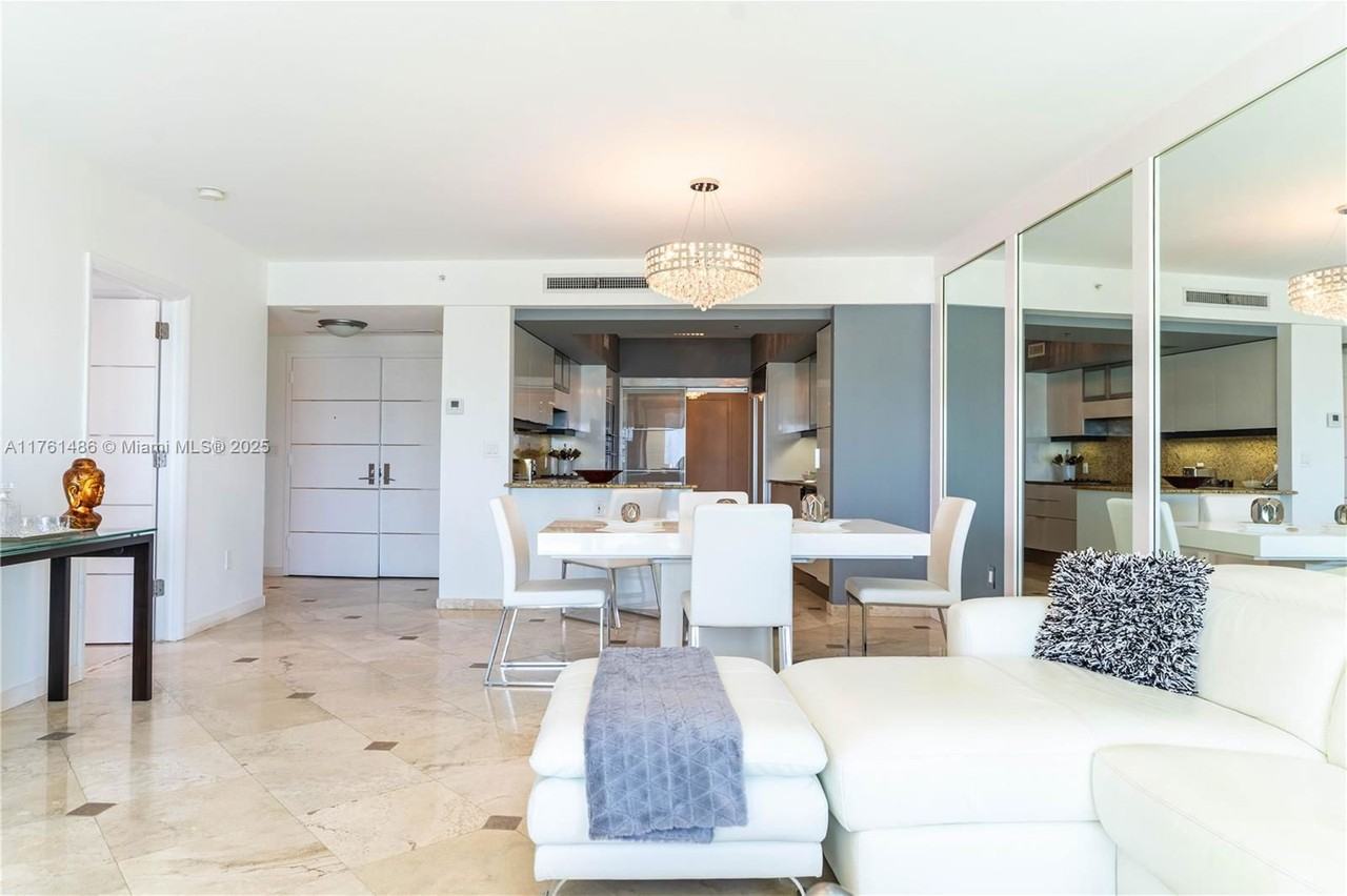 1455 Ocean Dr #1211 - Photo 4 of 8