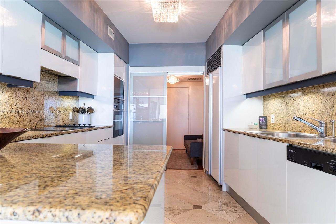 1455 Ocean Dr #1211 - Photo 5 of 8