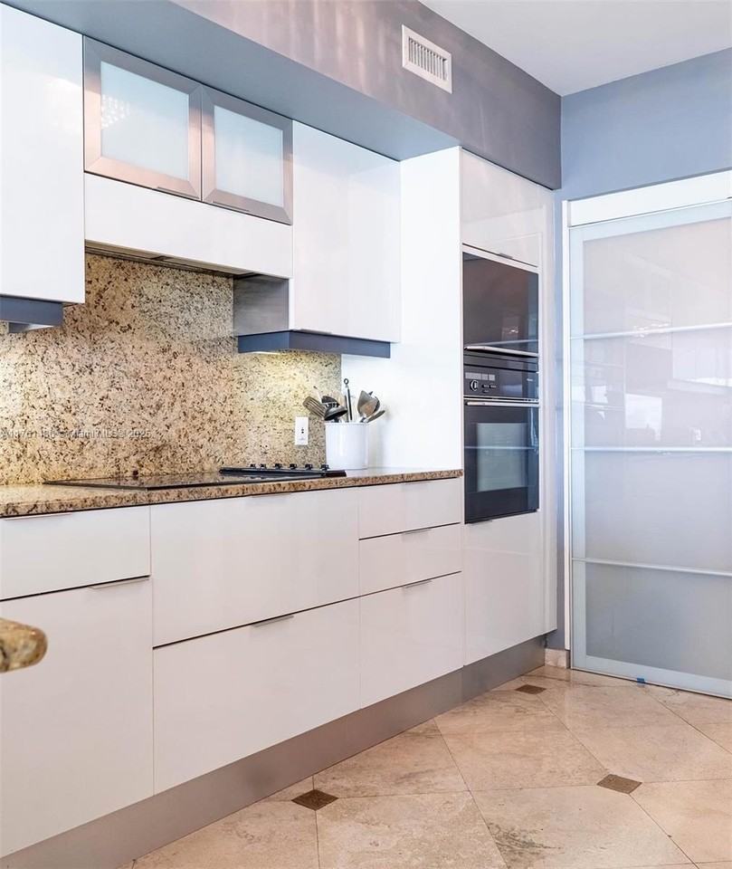 1455 Ocean Dr #1211 - Photo 6 of 8