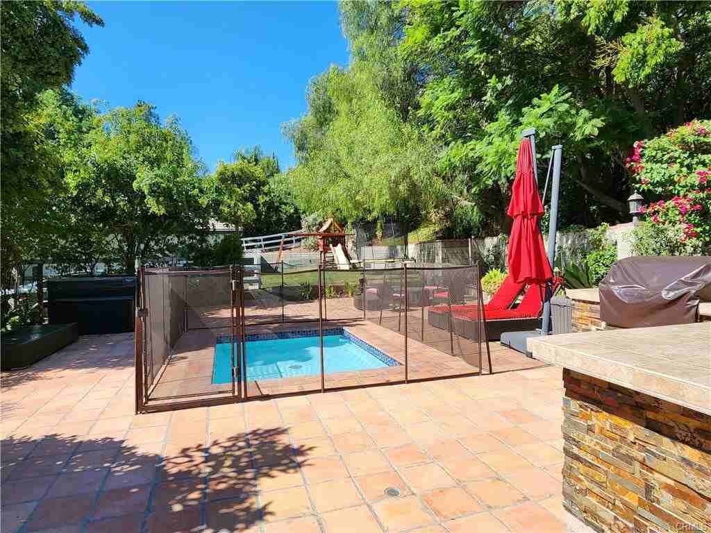 23747 Oakfield Rd - Photo 2 of 8