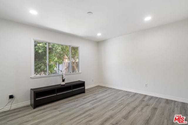 22441 Schoolcraft St - Photo 2 of 8