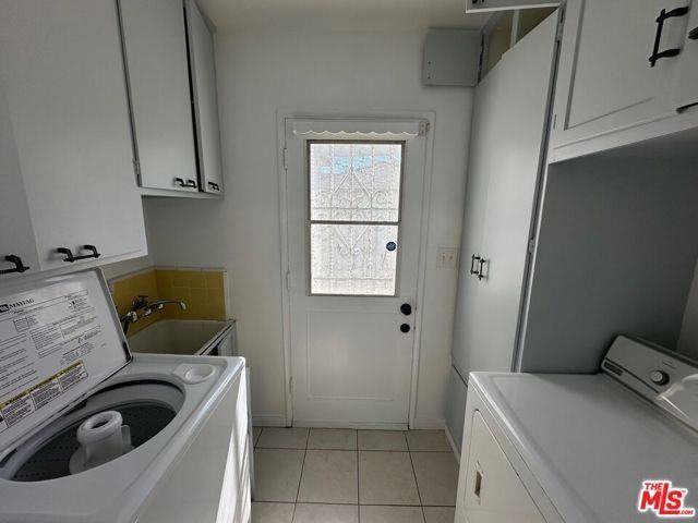 3169 S Bentley Ave - Photo 2 of 8