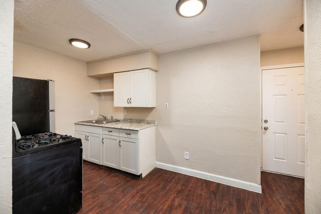 1037 E Tucker St #102 - Photo 5 of 12