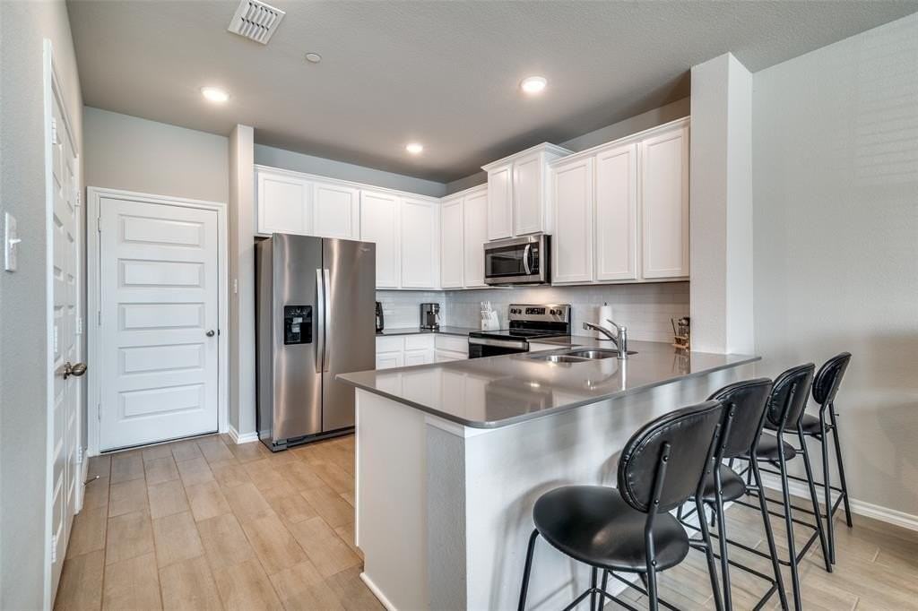 3032 Shire Dr - Photo 5 of 12