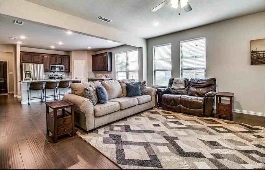 709 Copley St - Photo 4 of 27