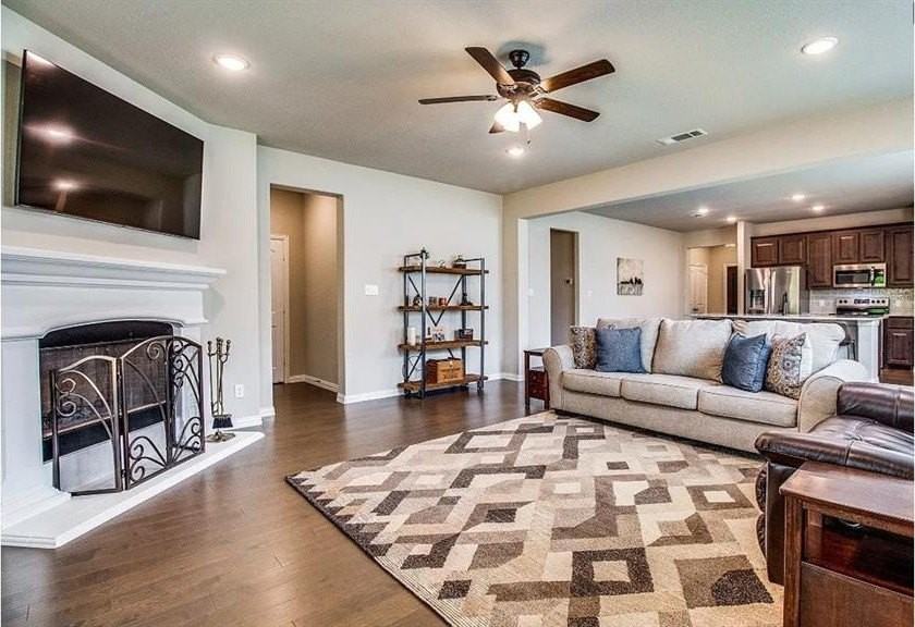 709 Copley St - Photo 5 of 27