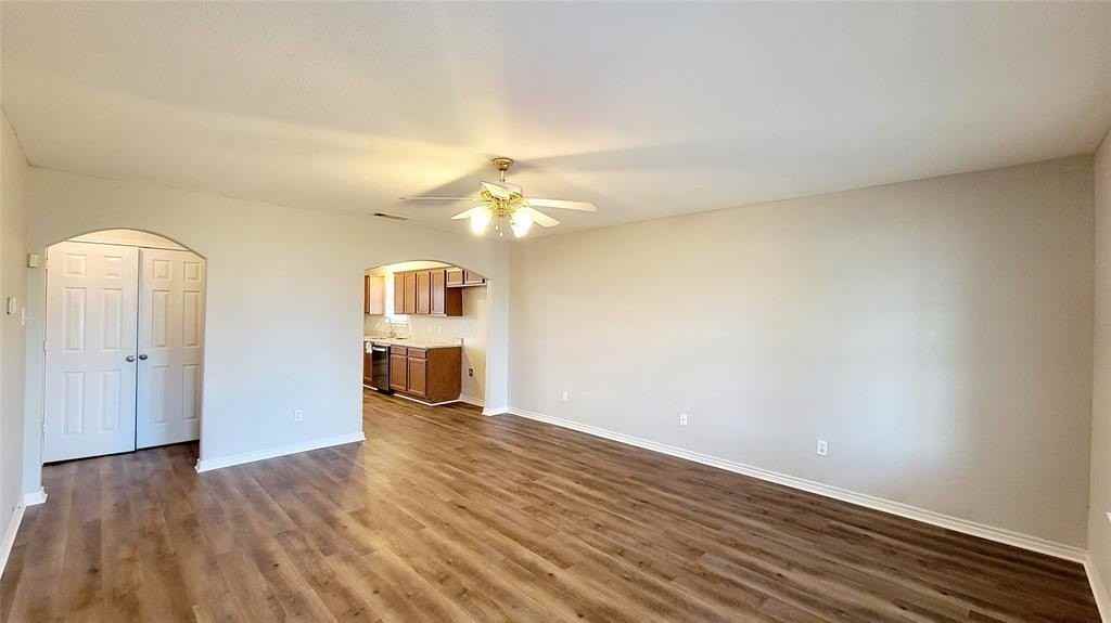 3112 Travis St - Photo 3 of 7