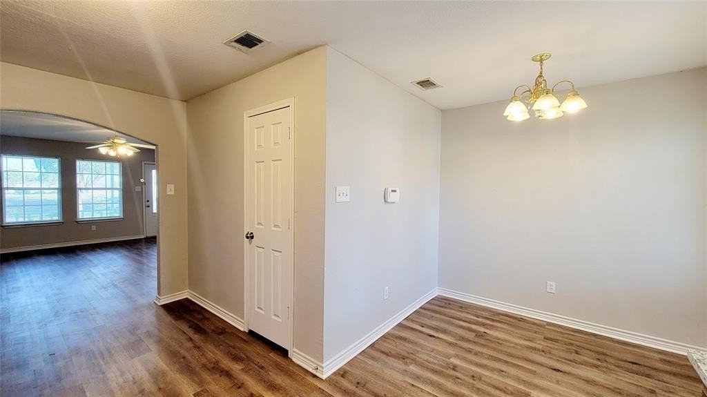 3112 Travis St - Photo 6 of 7