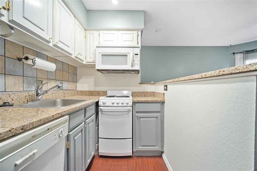 2314 Bamboo Drive #I304 - Photo 5 of 15