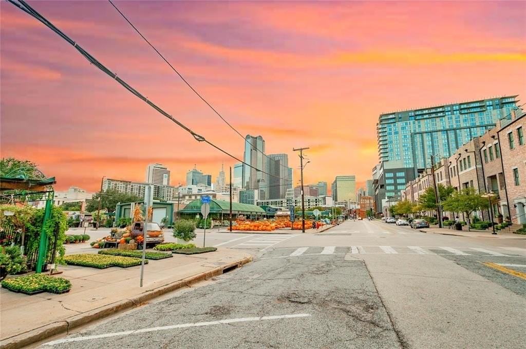 620 S Pearl Expy - Photo 4 of 33