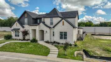 featured image of 164 Hulen Cir