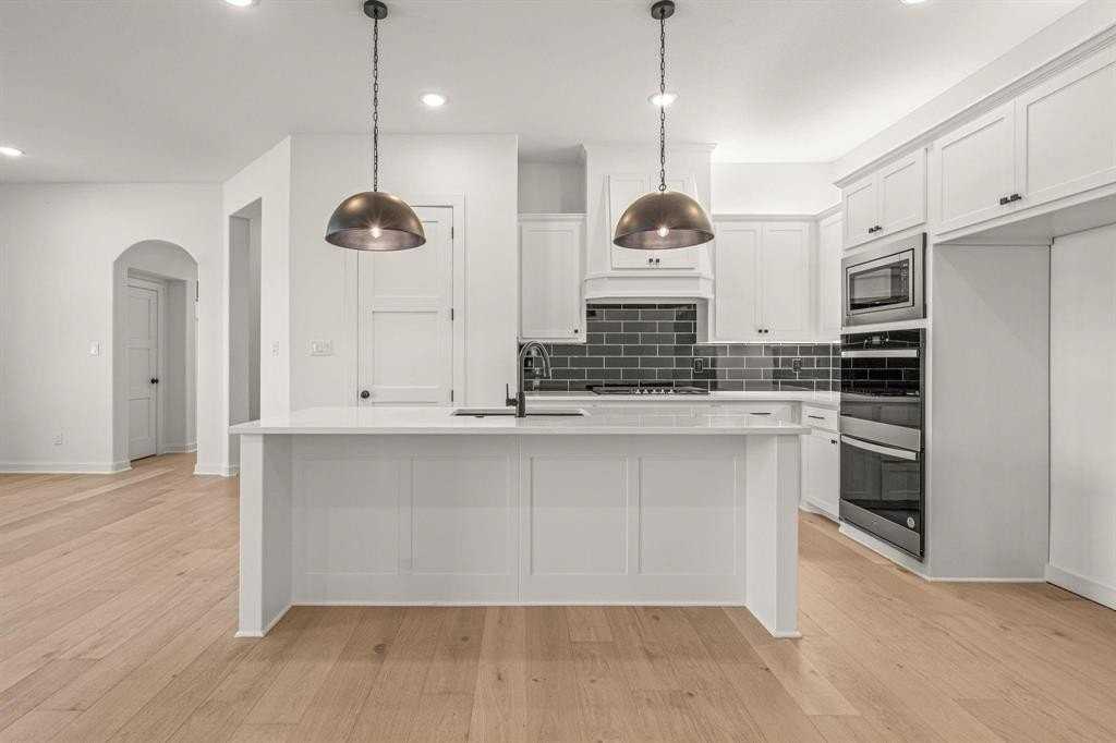 177 Hulen Cir - Photo 4 of 21