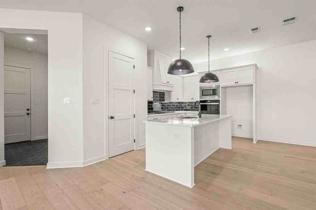 177 Hulen Cir - Photo 5 of 21