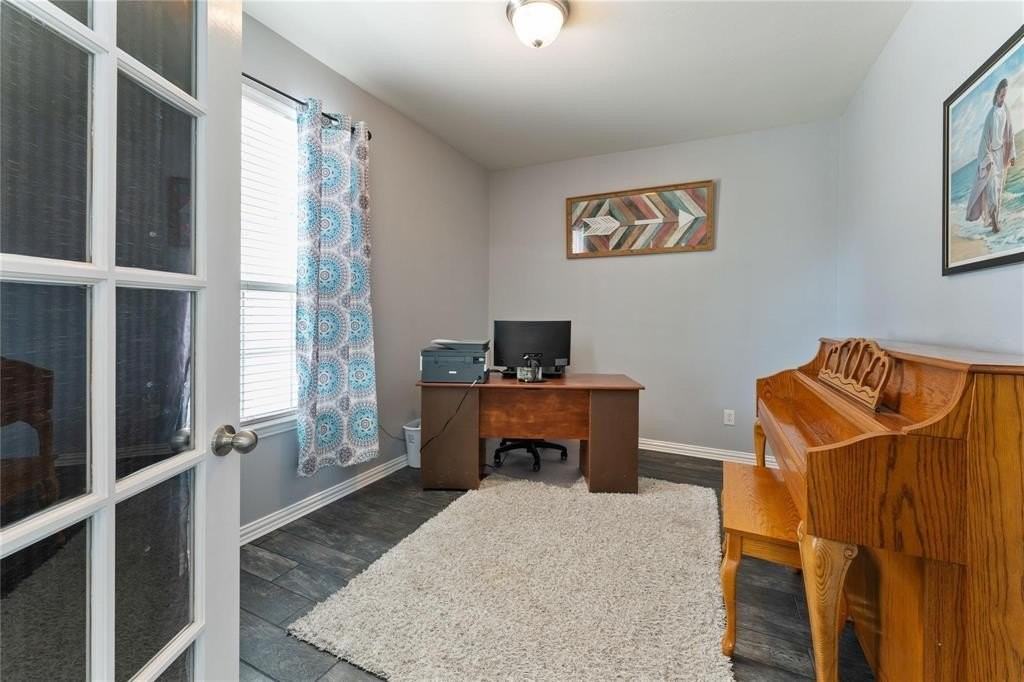 106 Foxwood Ln - Photo 5 of 20