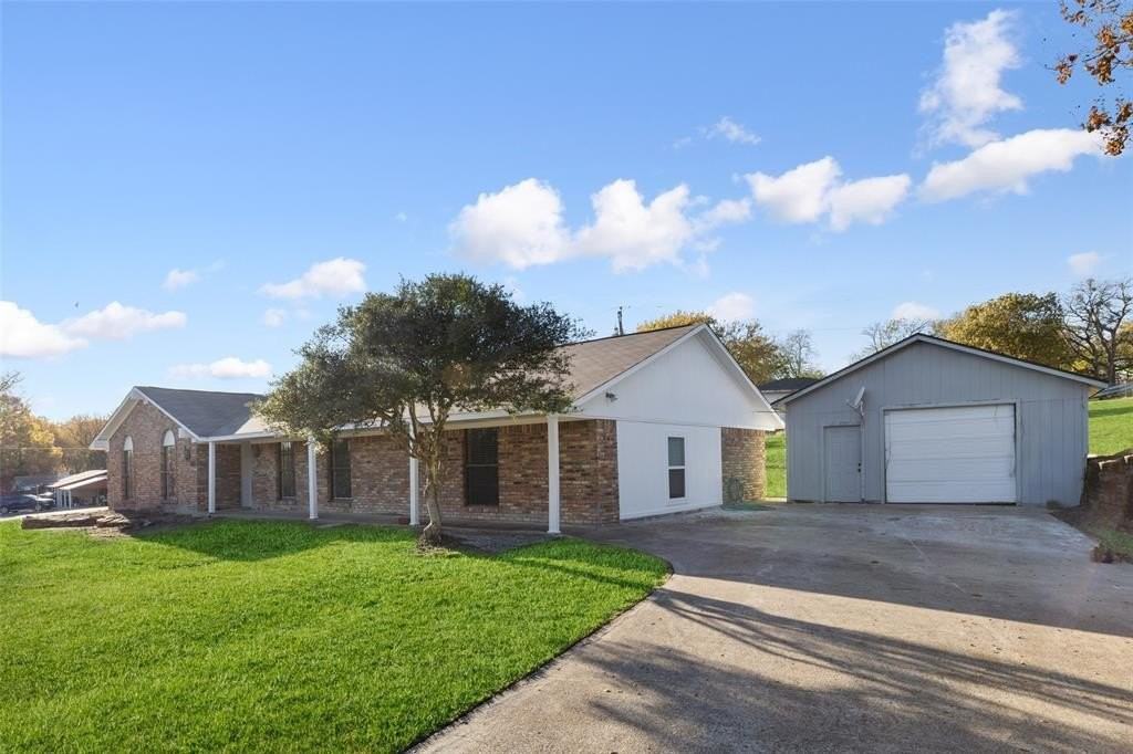 529 Shore Dr - Photo 3 of 27