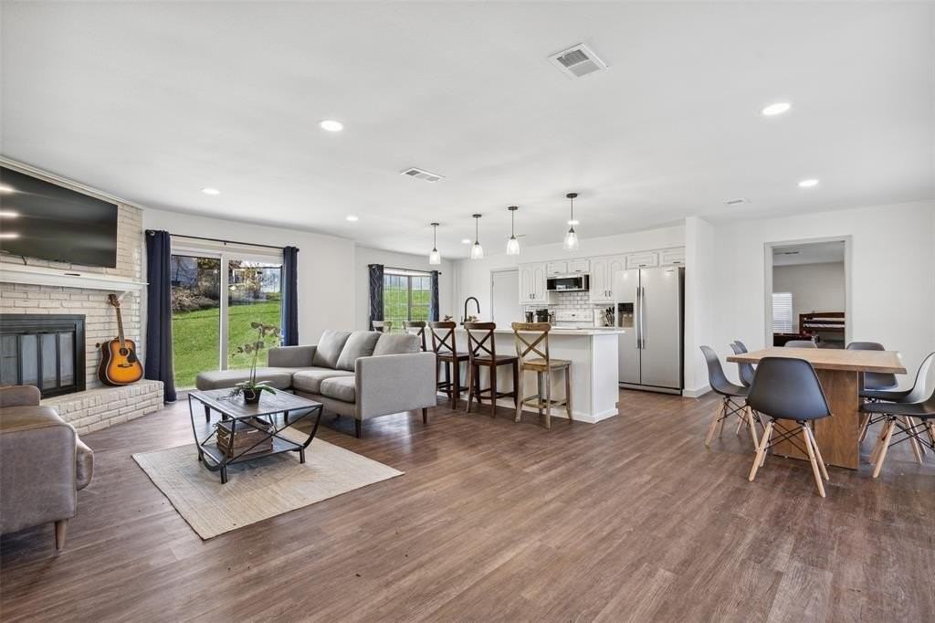 529 Shore Dr - Photo 4 of 27