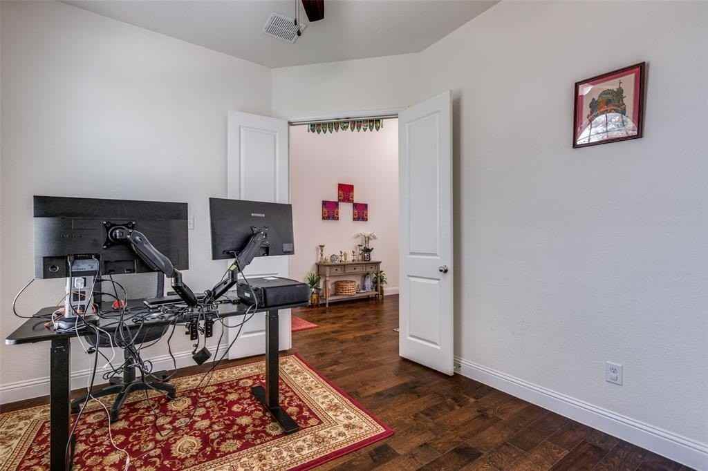 2109 Richmond Park Ln - Photo 4 of 25