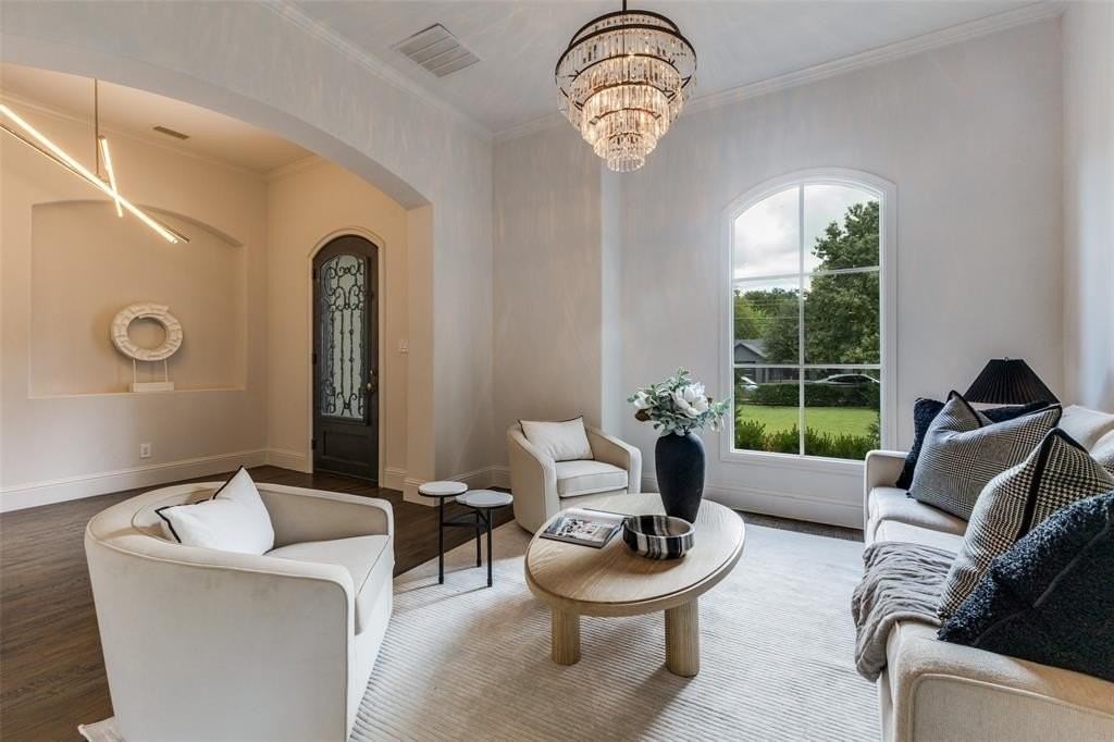 8647 Wingate Dr - Photo 2 of 27