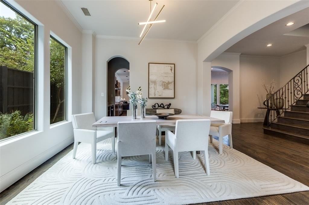 8647 Wingate Dr - Photo 3 of 27