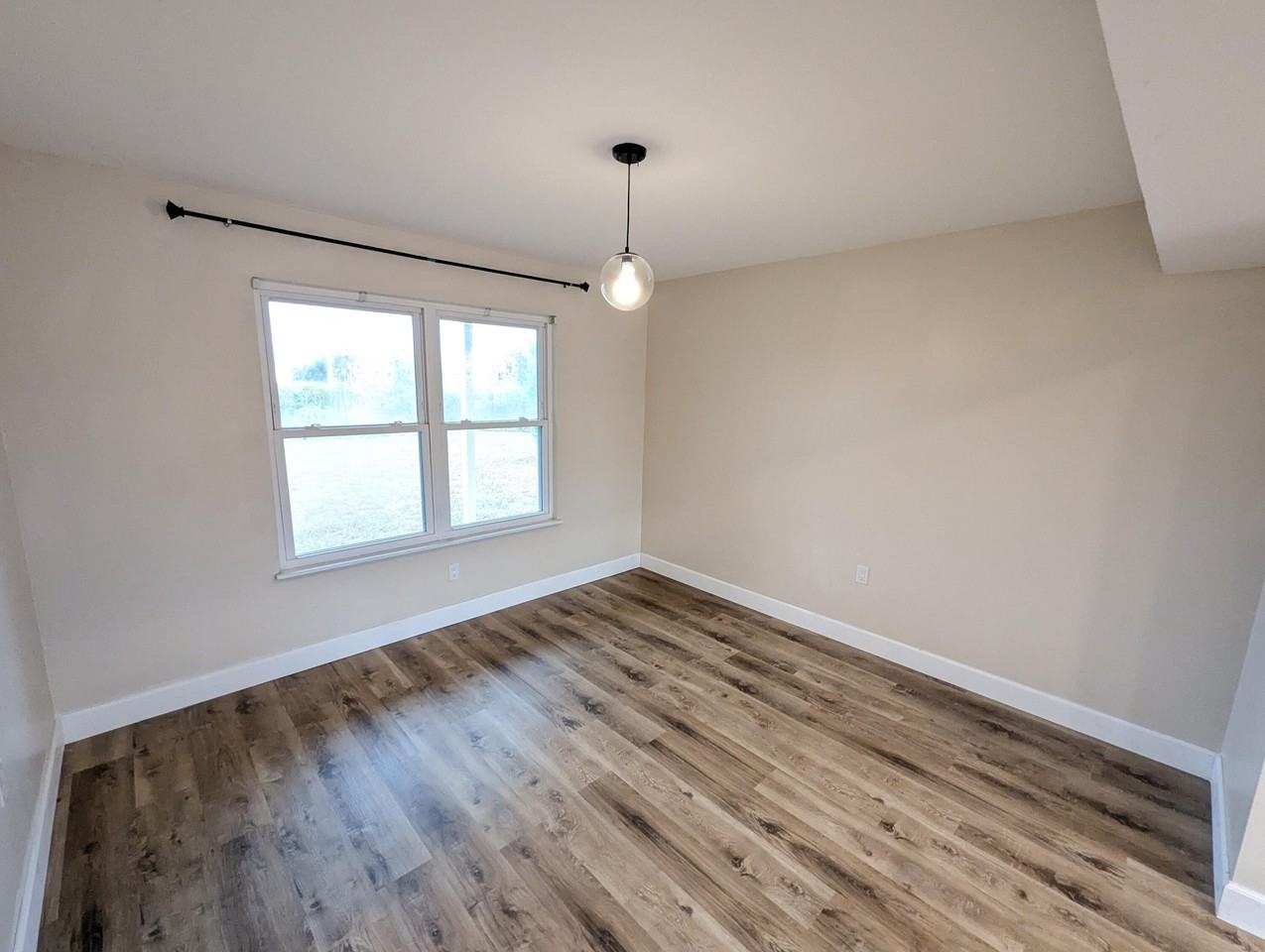 1007 Blvd De La Parisienne - Photo 4 of 33