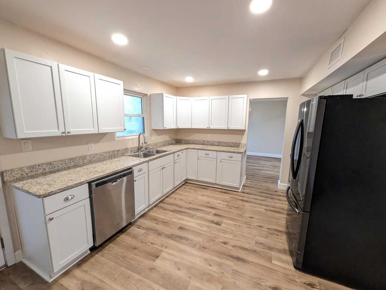 1007 Blvd De La Parisienne - Photo 6 of 33