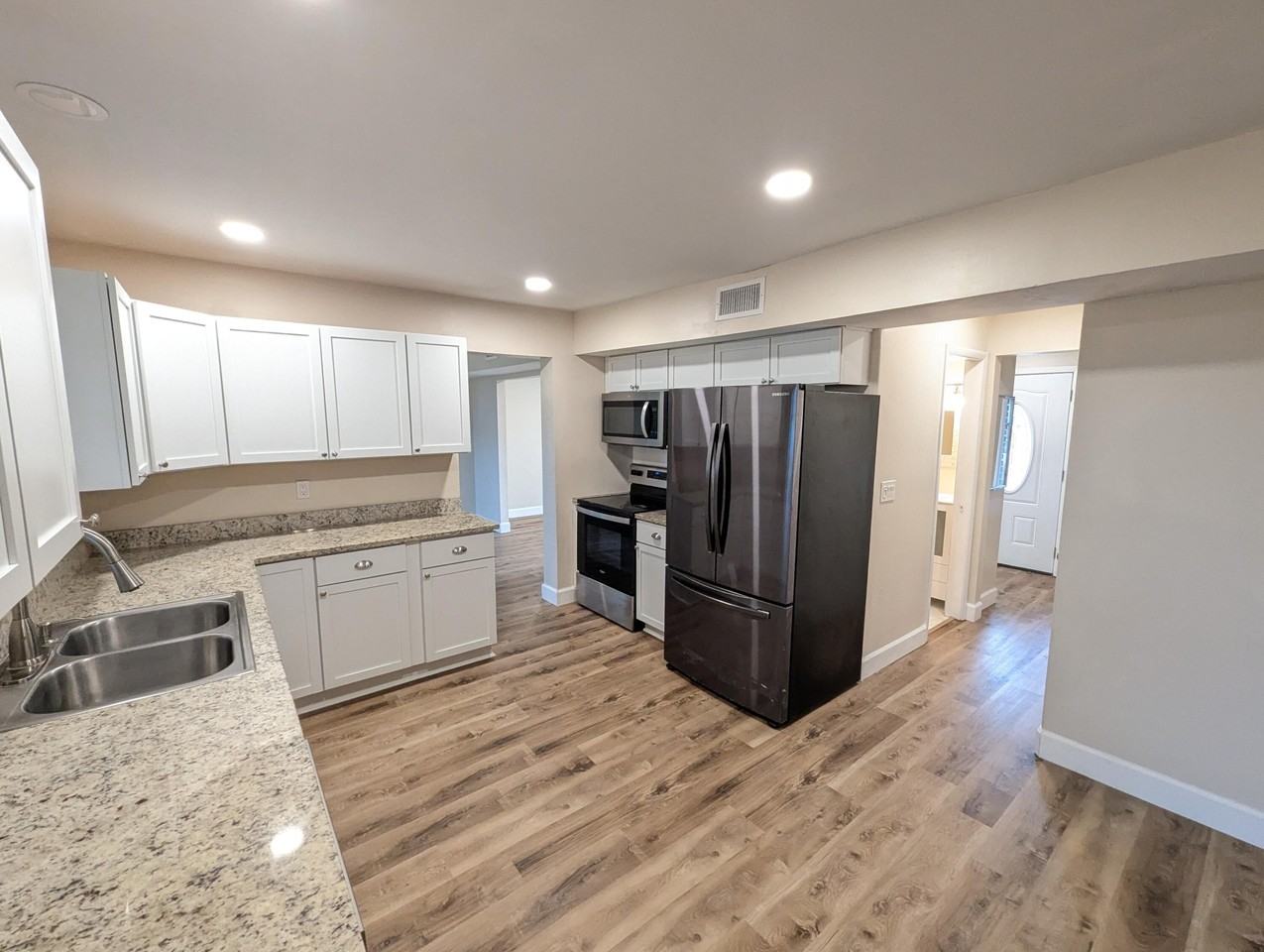 1007 Blvd De La Parisienne - Photo 7 of 33