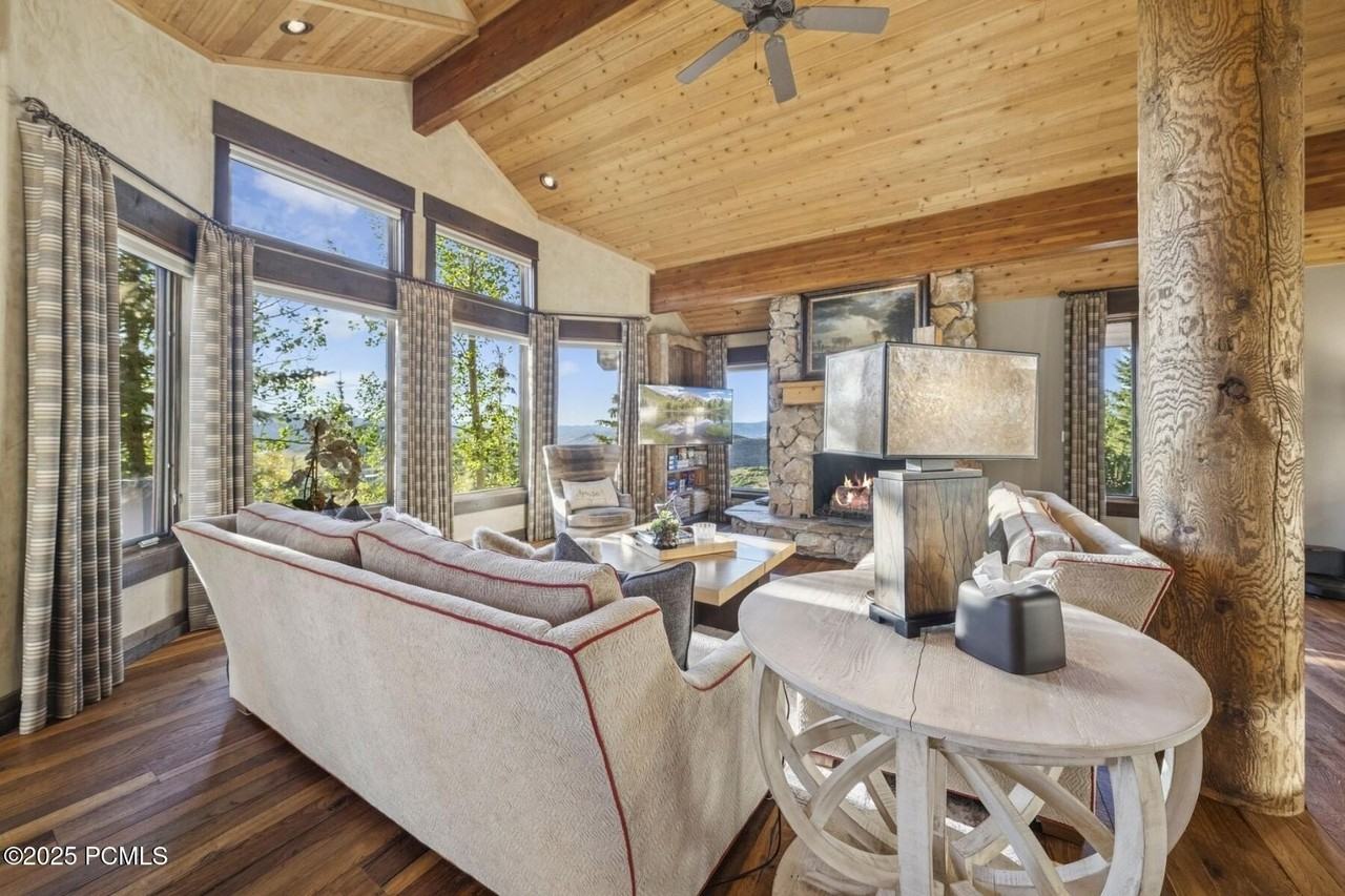 3396 Solamere Dr - Photo 4 of 50