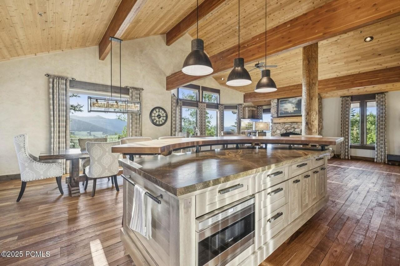 3396 Solamere Dr - Photo 7 of 50