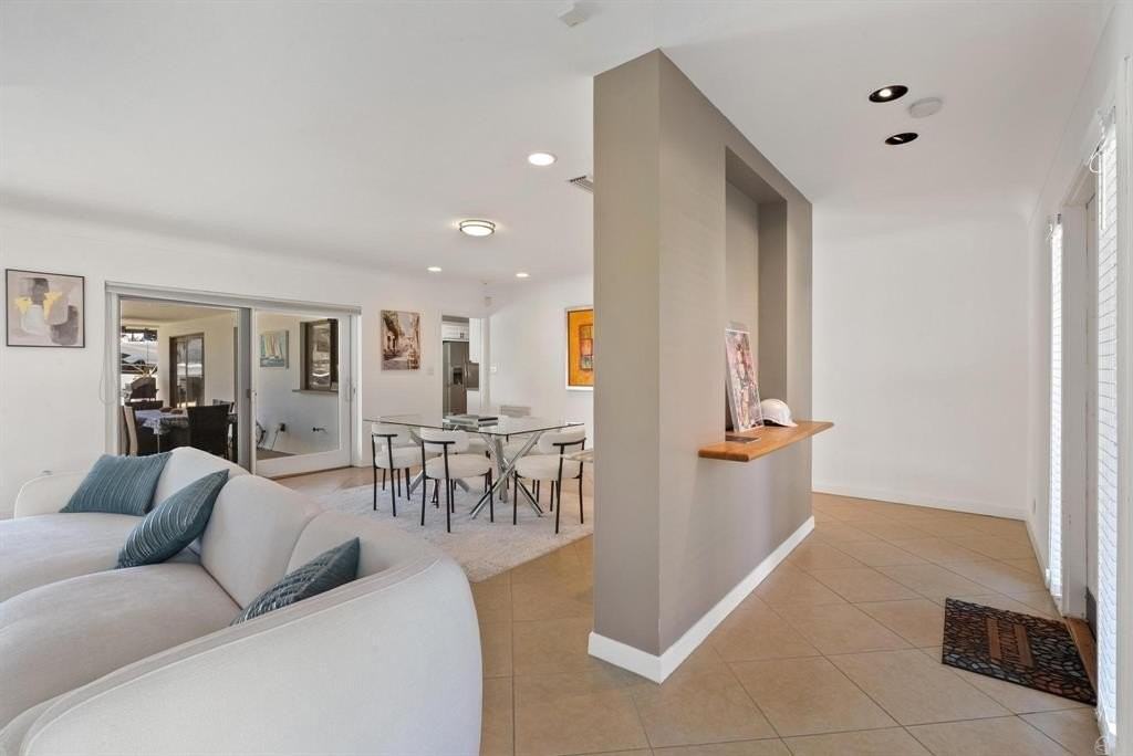 3080 Ne 43rd St - Photo 6 of 48