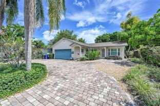 1980 Sw 28th Ter - Photo 1 of 1
