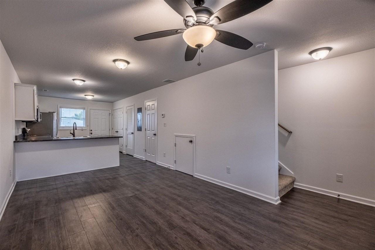 100 Commerce St - Photo 2 of 24