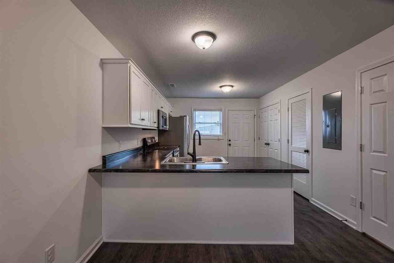 100 Commerce St - Photo 5 of 24