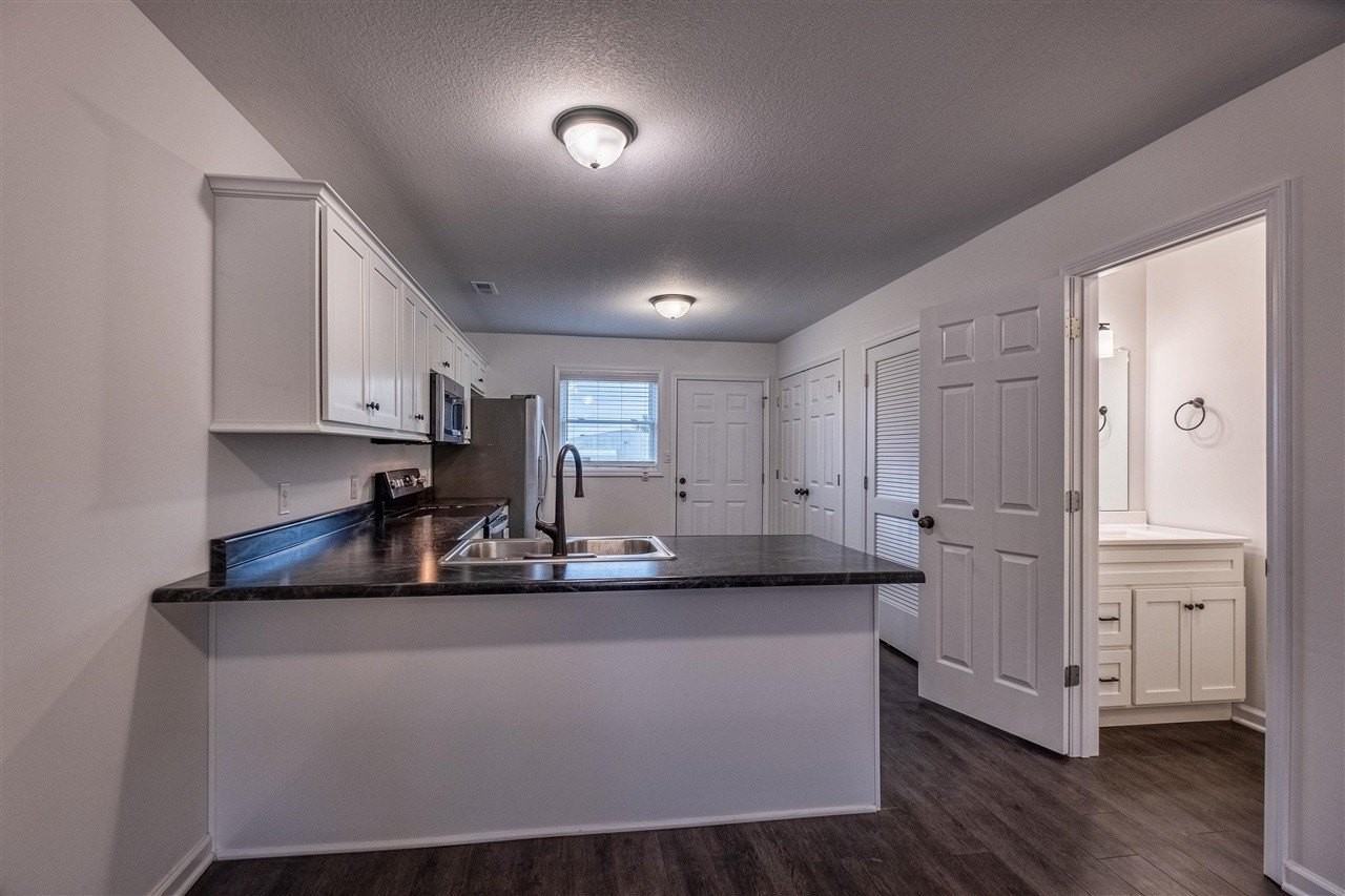 100 Commerce St - Photo 6 of 24