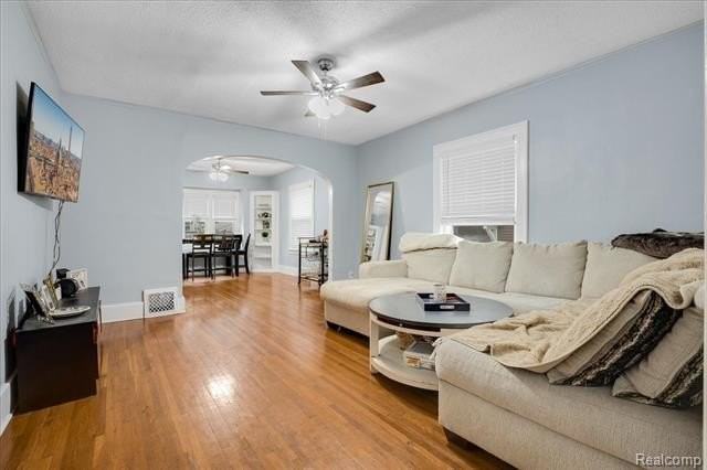 526 N Washington Ave - Photo 5 of 11