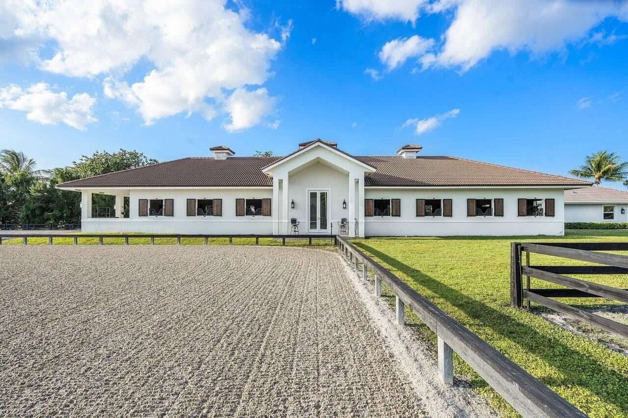 1382 Clydesdale Ave - Photo 2 of 32