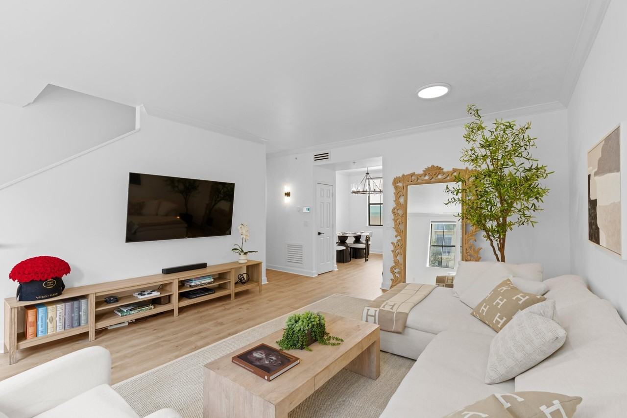 687 Hibiscus St - Photo 5 of 31