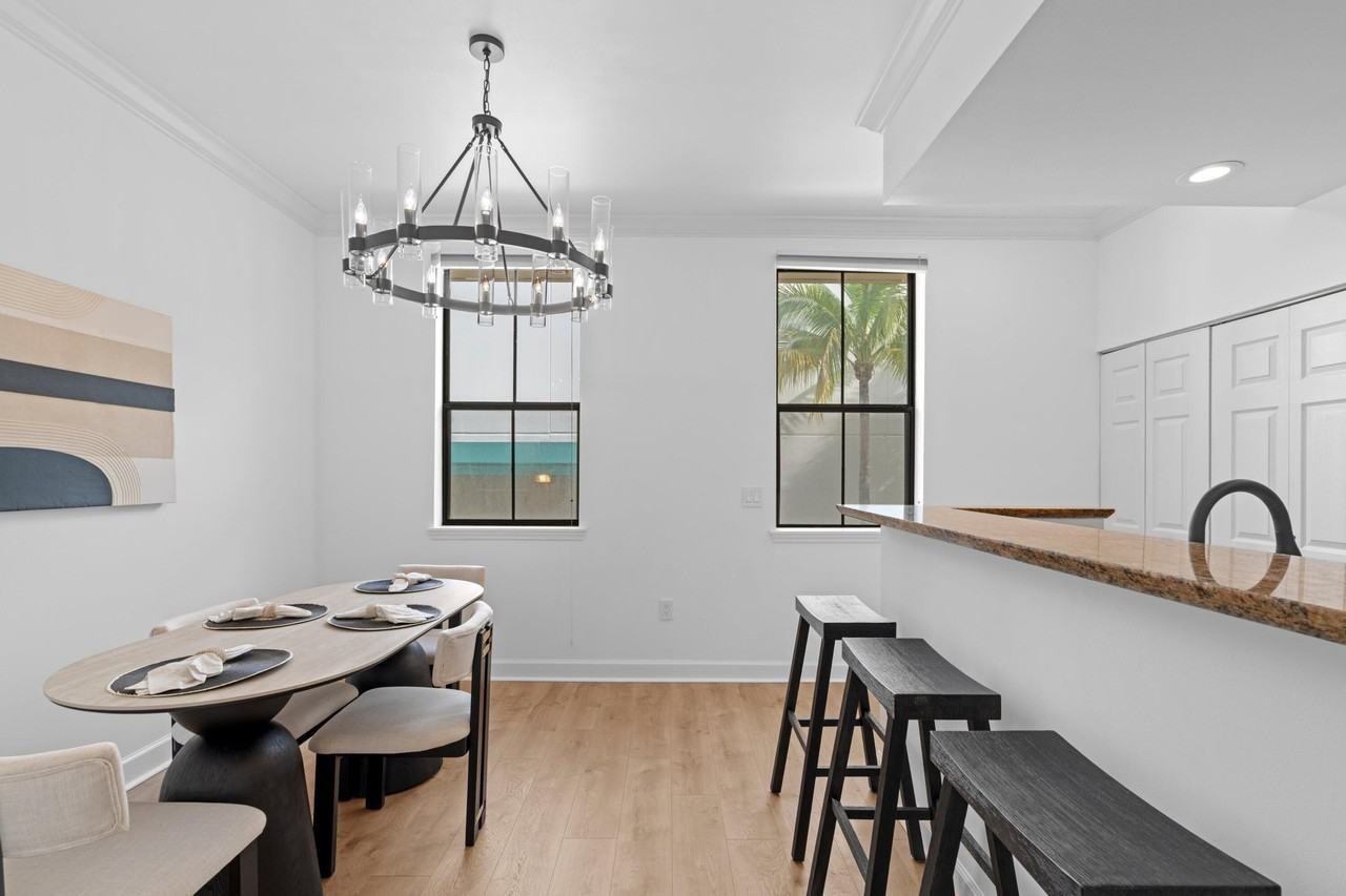 687 Hibiscus St - Photo 7 of 31