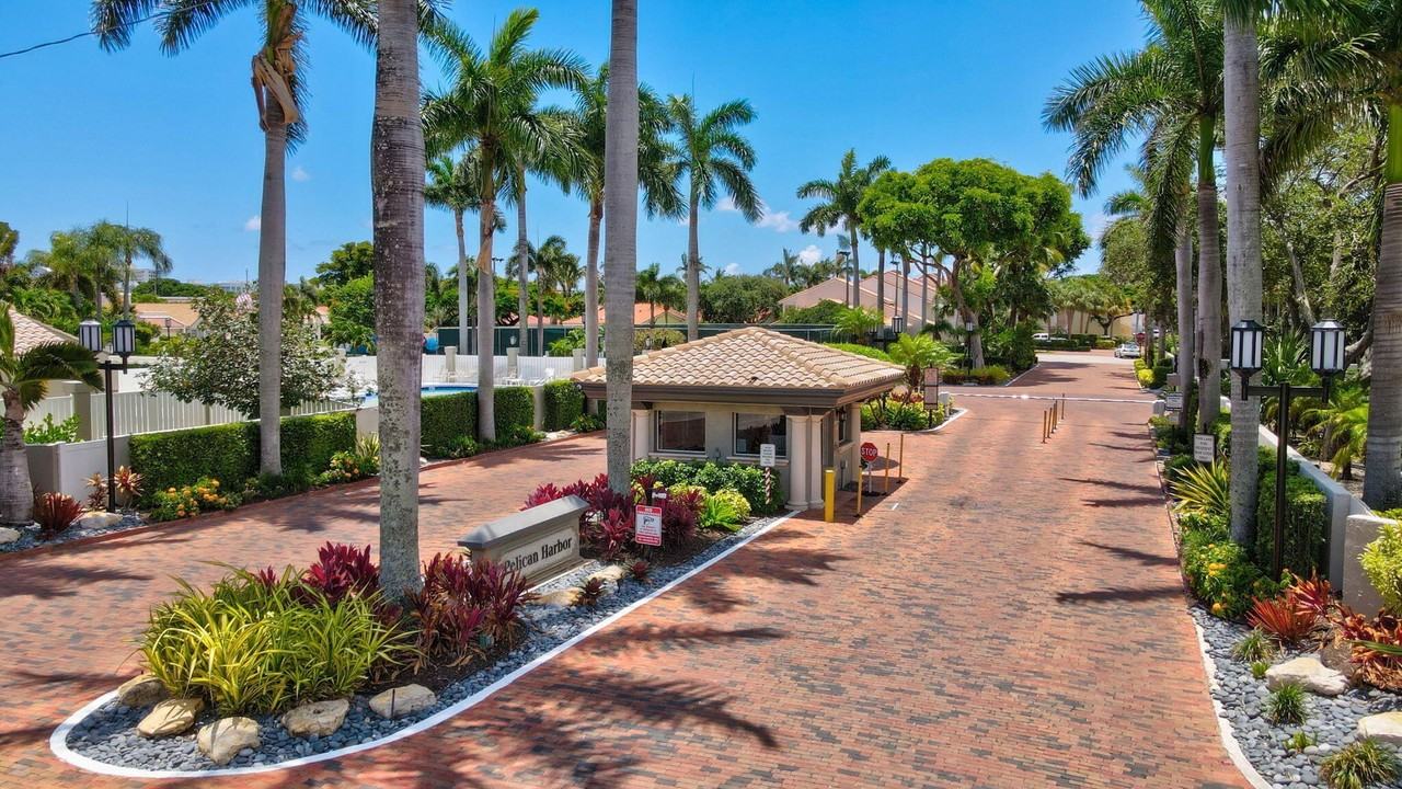 100 Pelican Pointe Dr #102